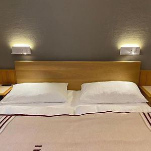 Camera con letto king size